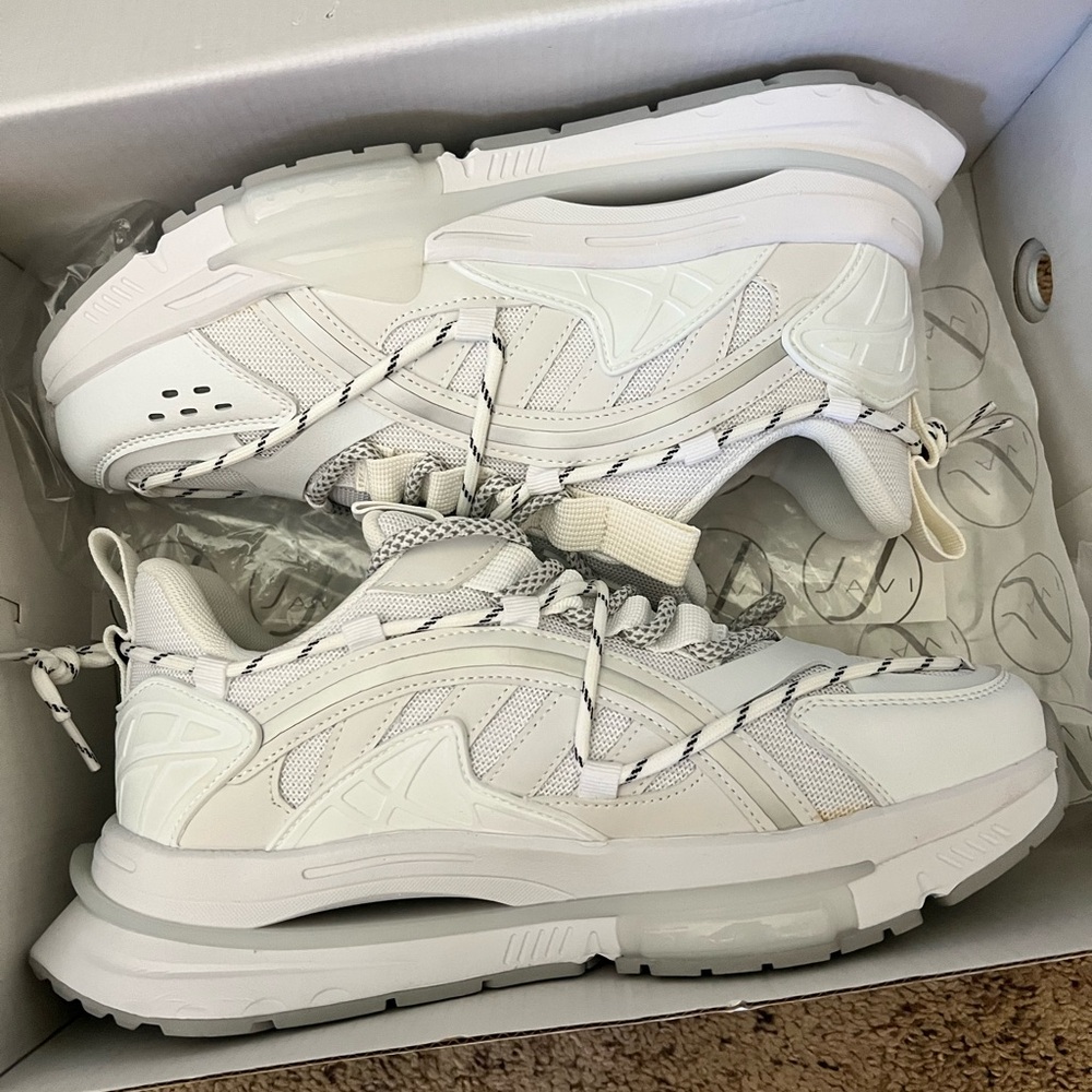 NEW Boutique Women’s size 10 or men’s size 8.5 white shoes